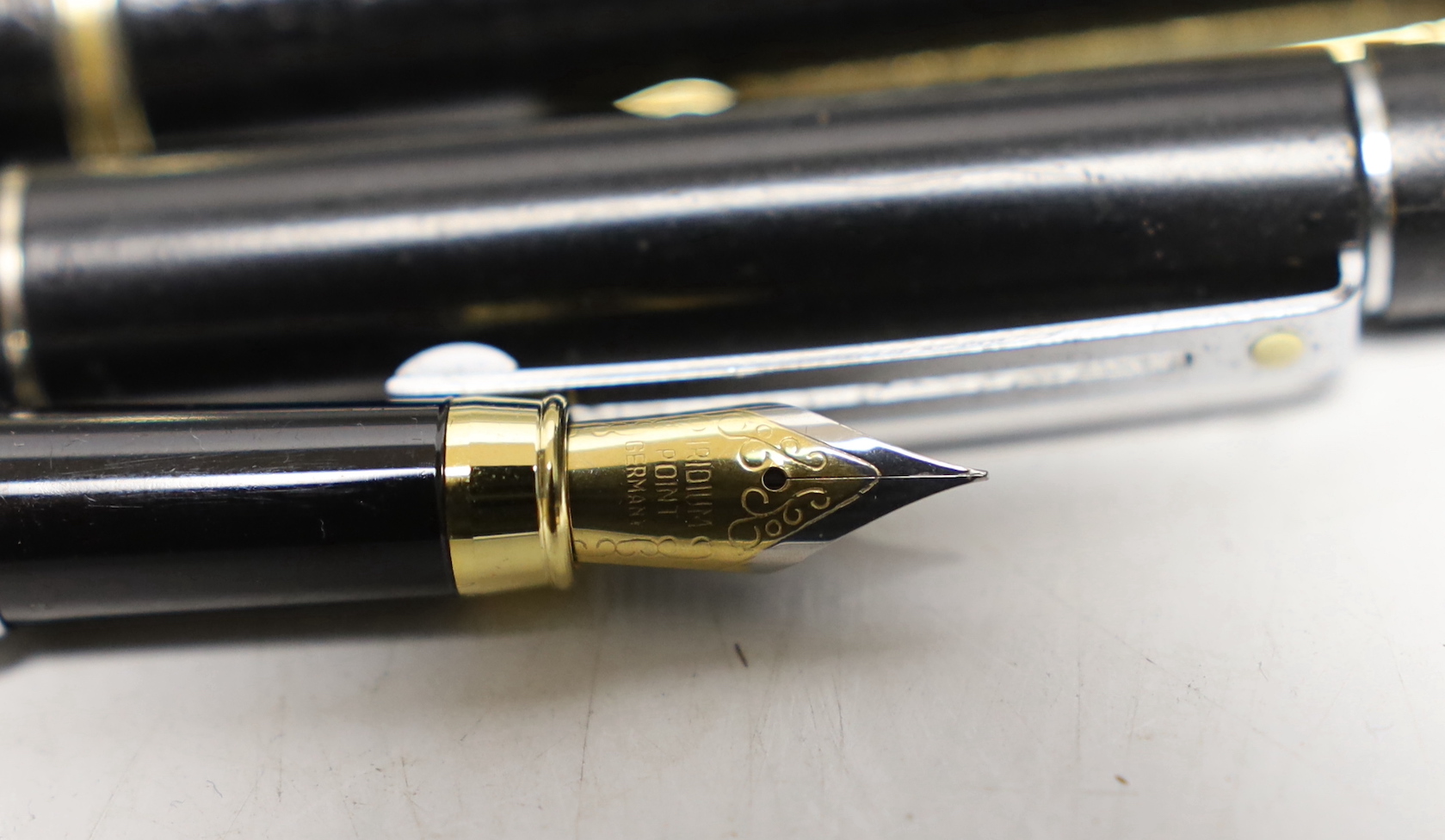 A boxed Montblanc Meisterstuck fountain pen and other pens